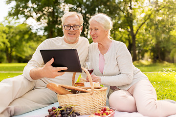 Image showing happy senior couple having picnic at summer park