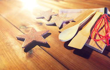 Image showing close up of gingerbread and baking kitchenware set