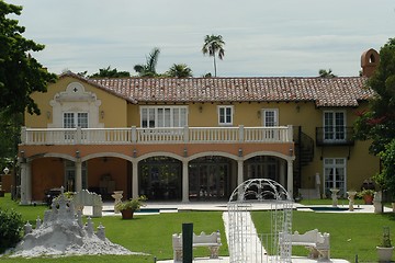 Image showing Luxurious mansion