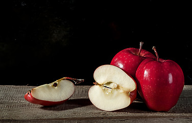 Image showing Whole and pieces of apples