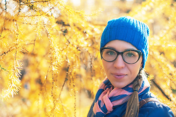 Image showing Beauty woman at autumn park