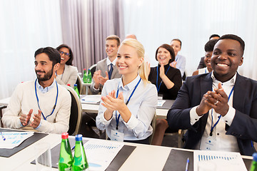 Image showing people applauding at business conference