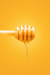 Image showing The honey and wooden spoon