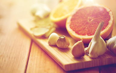 Image showing garlic, grapefruit, ginger, and orange on board