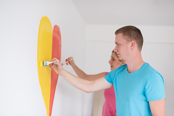 Image showing couple are painting a heart on the wall