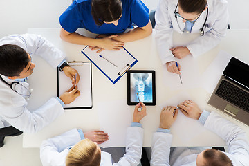 Image showing doctors with spine x-ray on tablet pc computer
