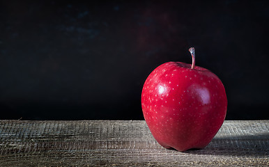 Image showing Single apple on a wooden table