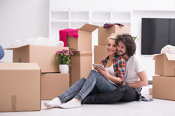 Image showing young couple moving  in new house