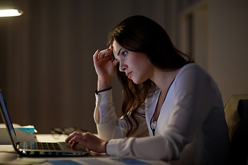 Image showing businesswoman with laptop at night office