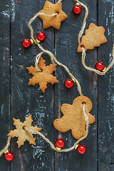 Image showing Christmas garland from gingerbread and red balls.