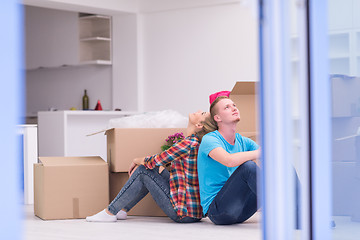 Image showing young couple moving  in new house