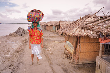 Image showing Man with heavy load in Bangladesh
