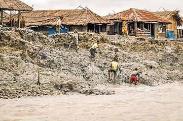 Image showing Men in mud in Bangladesh