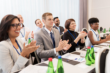 Image showing people applauding at business conference