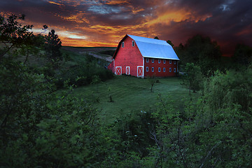 Image showing Picturesque Red Barn in Rural in Palouse Washington 