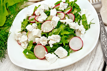 Image showing Salad with spinach and radish in plate on board