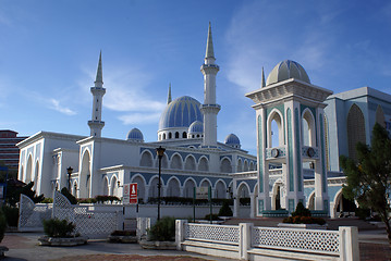 Image showing White mosque Masjid Negeri