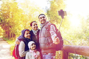 Image showing family with backpacks taking selfie and hiking