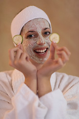 Image showing Spa Woman applying Facial Mask