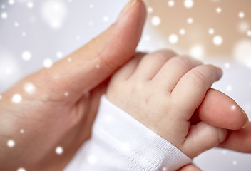 Image showing close up of mother and newborn baby hands