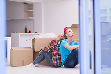 Image showing young couple moving  in new house