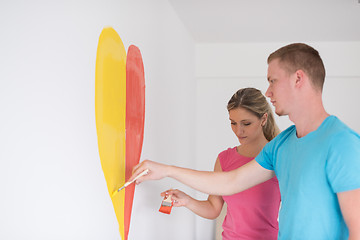 Image showing couple are painting a heart on the wall