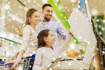 Image showing family weighing oranges on scale at grocery store