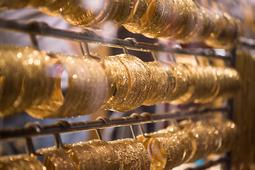 Image showing gold jewelry in the shop window