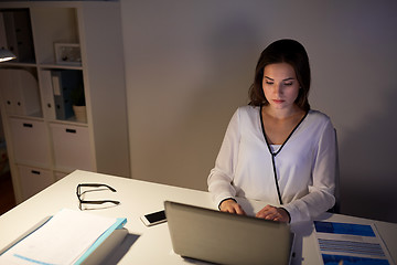 Image showing businesswoman with laptop at night office