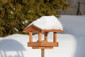 Image showing simple birdhouse in winter garden