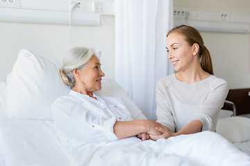 Image showing daughter visiting senior mother at hospital