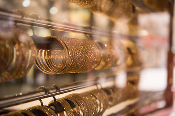 Image showing gold jewelry in the shop window