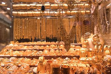 Image showing gold jewelry in the shop window