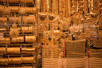 Image showing gold jewelry in the shop window