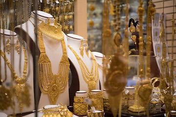 Image showing gold jewelry in the shop window