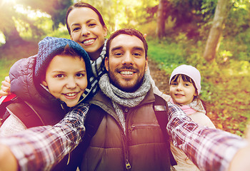 Image showing family with backpacks taking selfie and hiking