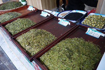 Image showing Various types of tea in wooden bowls