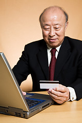 Image showing Businessman buying online