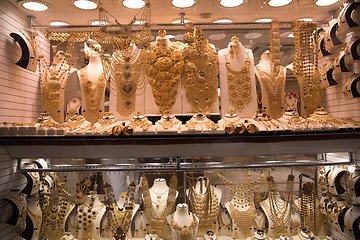 Image showing gold jewelry in the shop window