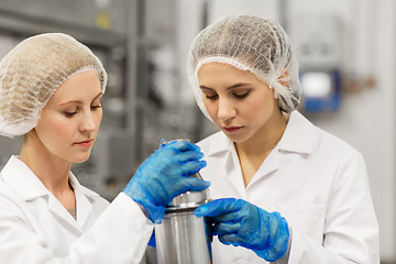 Image showing women technologists working at ice cream factory