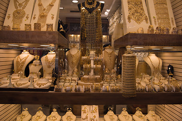 Image showing gold jewelry in the shop window