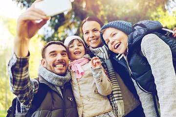 Image showing family with backpacks taking selfie by smartphone