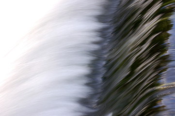 Image showing Rushing water over weir horizontal
