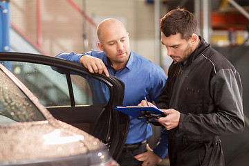 Image showing auto mechanic and customer at car shop