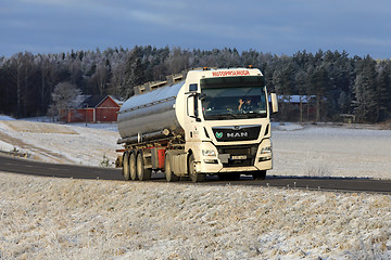 Image showing White MAN Semi Tanker Liquid Transport in Winter