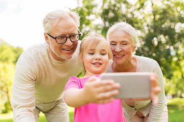 Image showing senior grandparents and granddaughter selfie