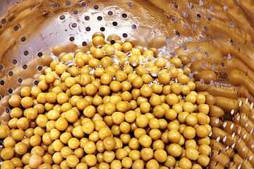 Image showing tinned peas washing for preparation