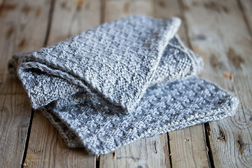 Image showing knitted grey scarf