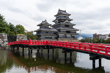 Image showing Red bridge and Matsumoto castle