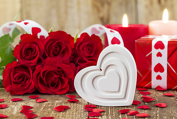 Image showing Shape of white heart in front of bouquet of red roses